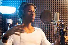 Wir sind wir! und deshalb ist Vocal-Coaching die neue Form des Gesangs-Unterrichts hier in der TON Akademie Oberhausen