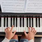 Professsioneller, individueller Klavierunterricht in der TON Aka Du willst fetzigen Jazz und Rag auf dem Klavier spielen? Dann komm in den Klavierunterricht in der TON Akademie Oberhausen